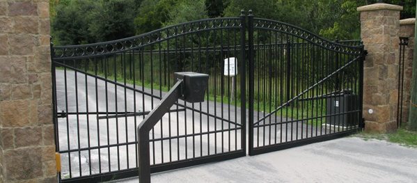 How Wide Should Your Driveway Gate Be? - Buzz Custom Fence